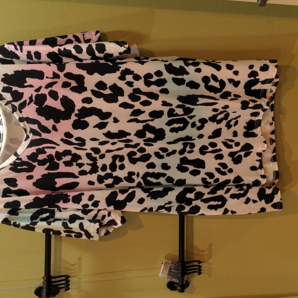 Leopard v-neck